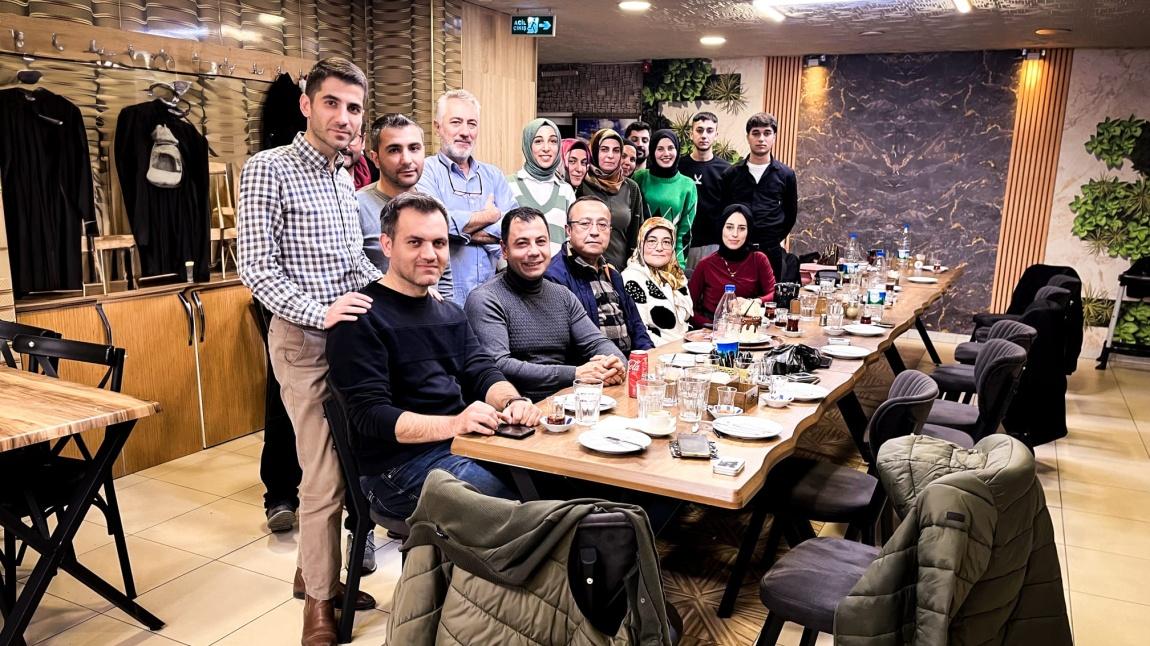 “Öğretmenler, bir toplumun geleceğini şekillendiren gizli kahramanlardır.”